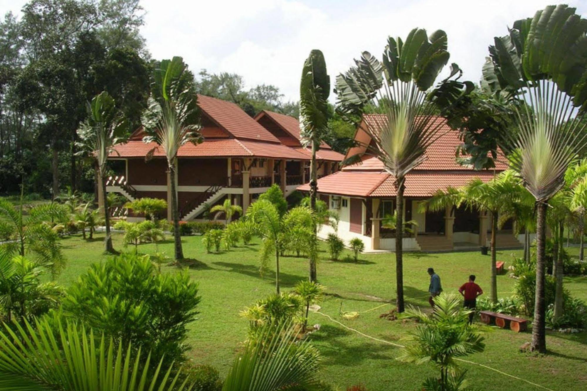 Rompin Beach Resorts Kuala Rompin Exteriör bild